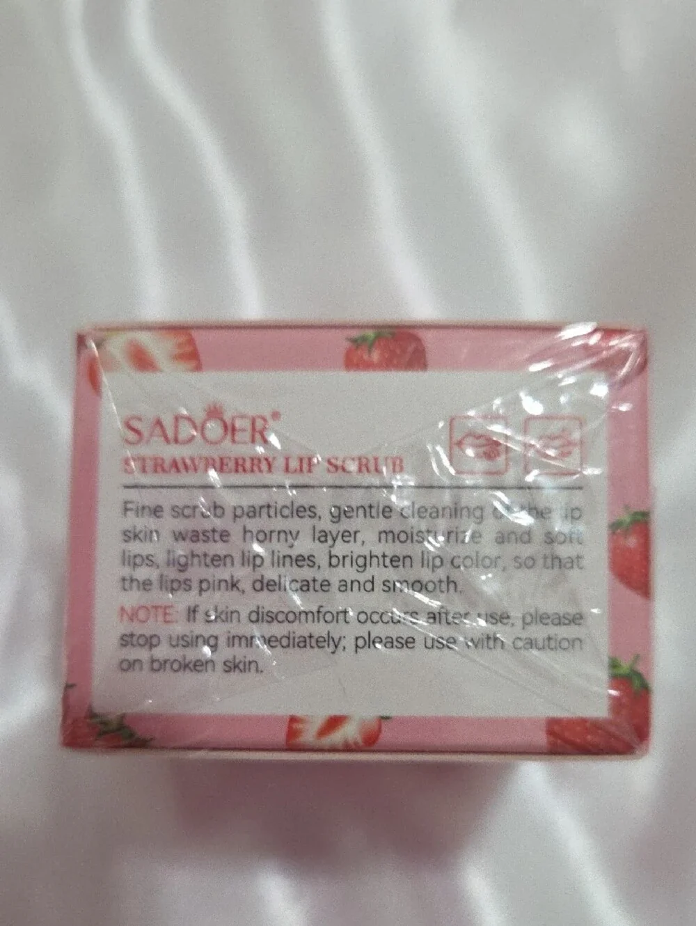 Sadoer Strawberry Lip Scrub - Hydrating Exfoliant (Pink)